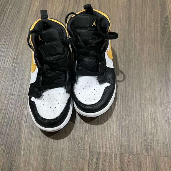 Jordan 1 - Picture 2 of 2